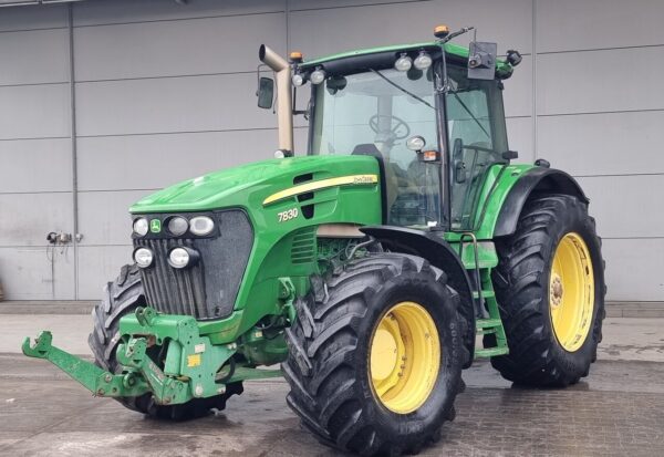 John Deere 7830